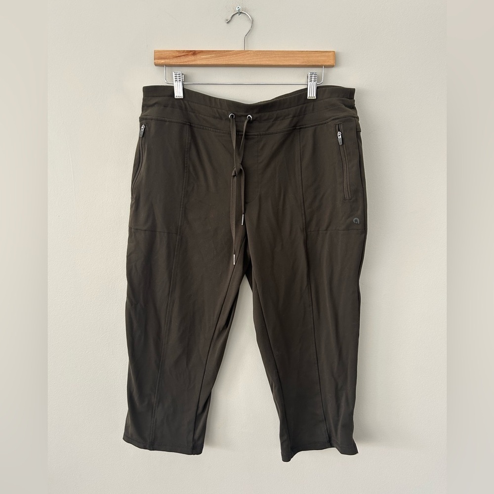 Reitmans-HYBA Dark Green/Brown Activewear Capris Yoga Pants - Picture 2 of 4